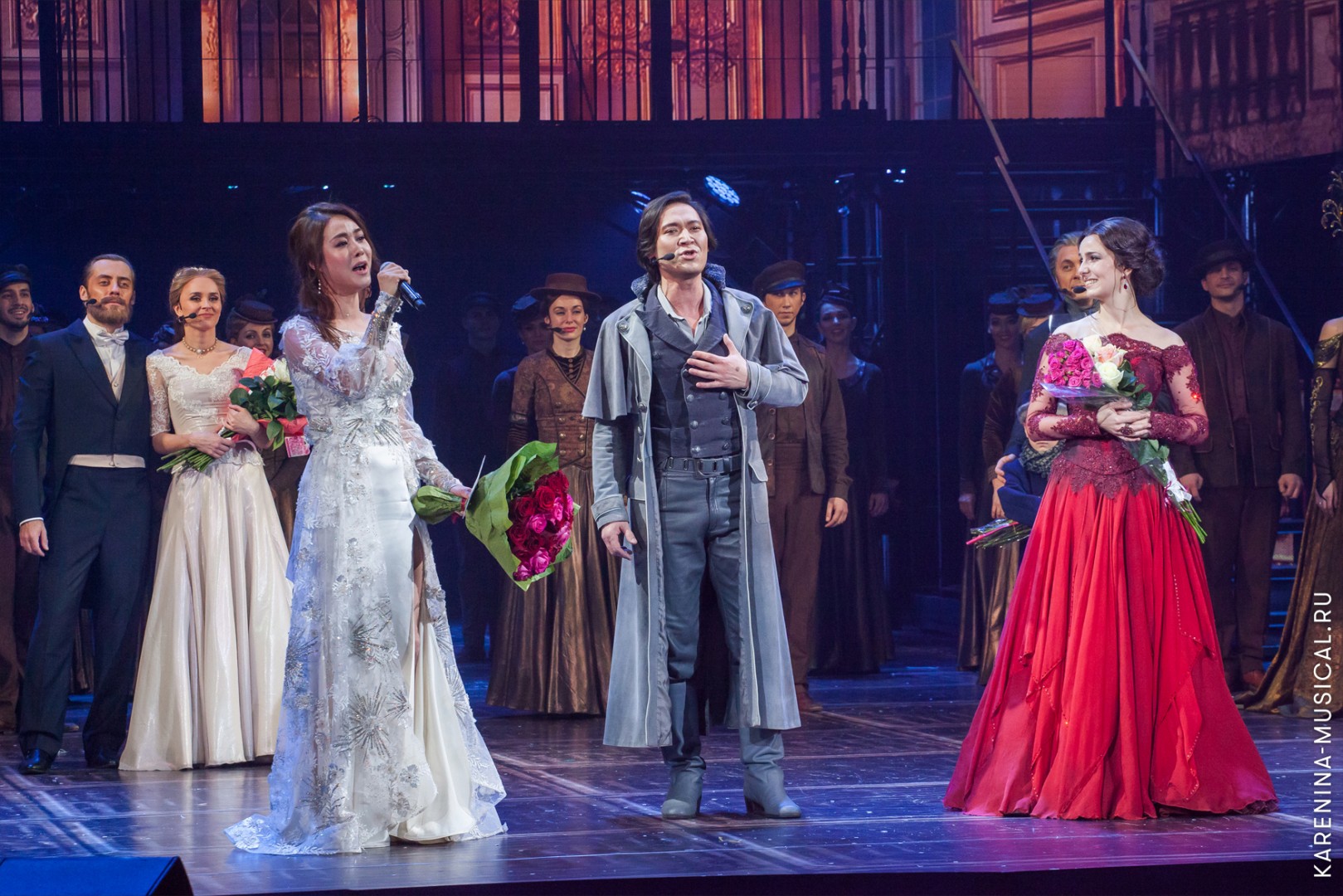 Сергей Ли (исполнитель роли Алексея Вронского в оригинальной версии мюзикла), Ок Чжу Хён (исполнительница роли Анны Карениной в корейской версии мюзикла) и Валерия Ланская (исполнительница роли Анны Карениной в оригинальной  версии мюзикла)