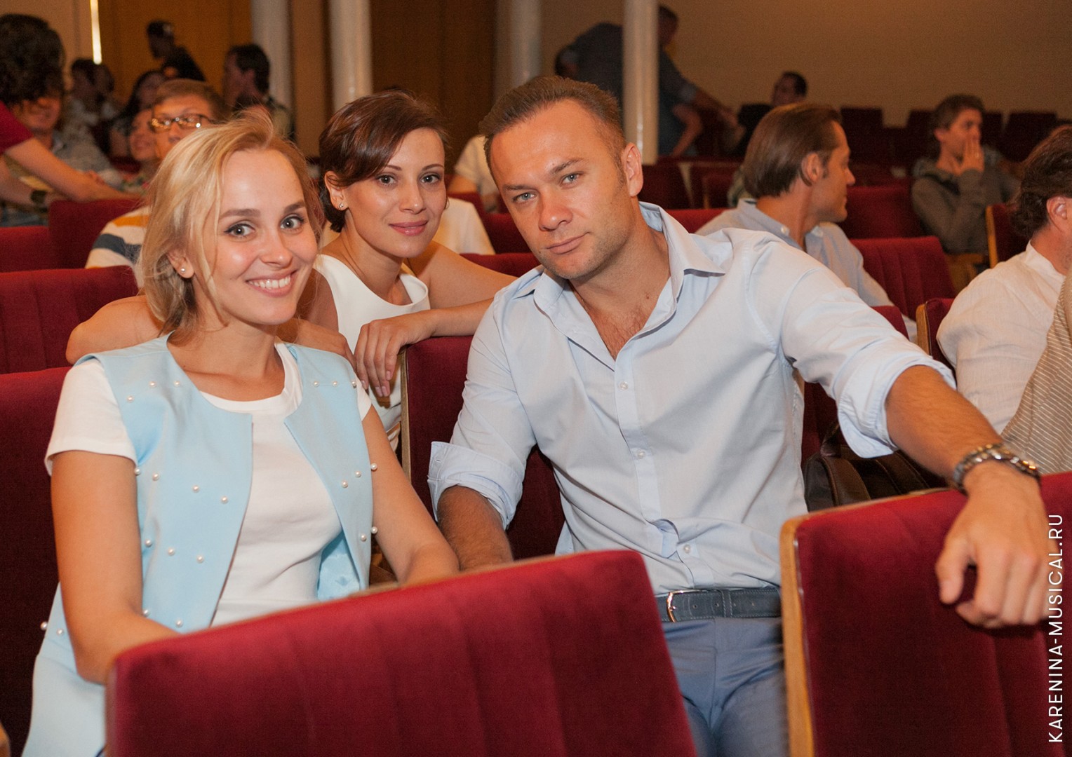 Наталия Быстрова (исполнительница роли Кити), Ольга Беляева (исполнительница роли А. Карениной) и Дмитрий Ермак (исполнитель роли А. Вронского)