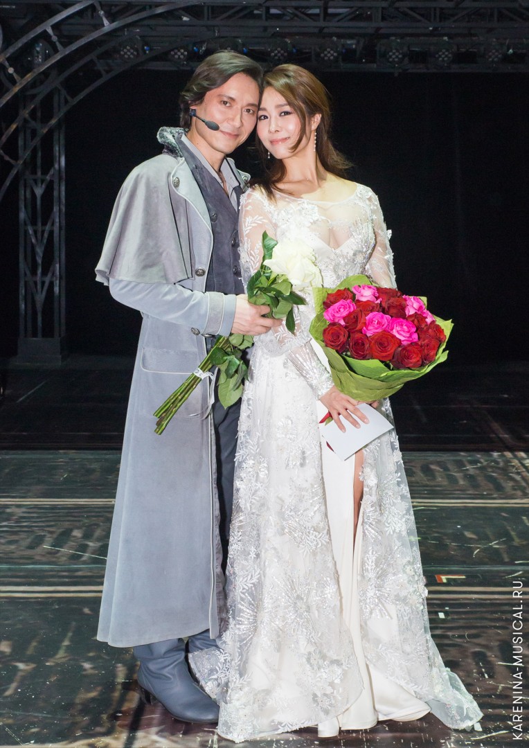 Сергей Ли (исполнитель роли Алексея Вронского в оригинальной версии мюзикла) и Ок Чжу Хён (исполнительница роли Анны Карениной в корейской версии мюзикла)
