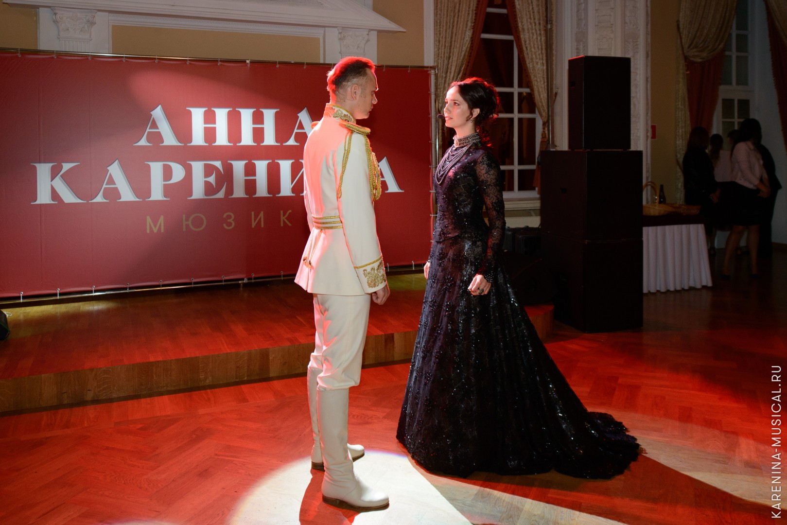 Дмитрий Ермак и Валерия Ланская - исполнители ролей Алексея Вронского и Анны Карениной 