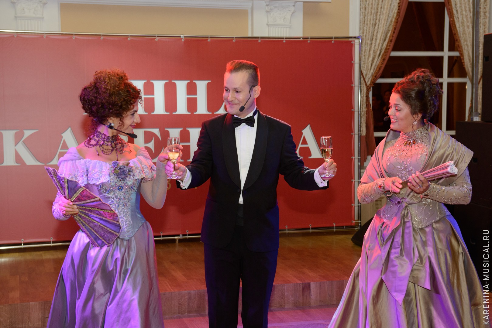 Карине Асирян (исполнительница роли Княгини Бетси), Андрей Бирин (исполнитель роли Распорядителя), Анна Гученкова (исполнительница роли Графини Вронской)